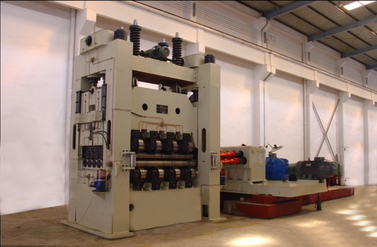 Unparallel roller levelling machine